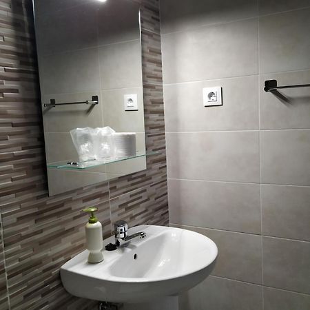 Hostal Cuatro Torres Madrid Exteriér fotografie